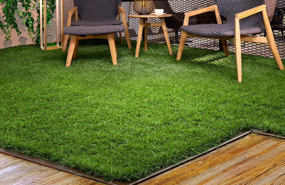 Synthetic grass lawn